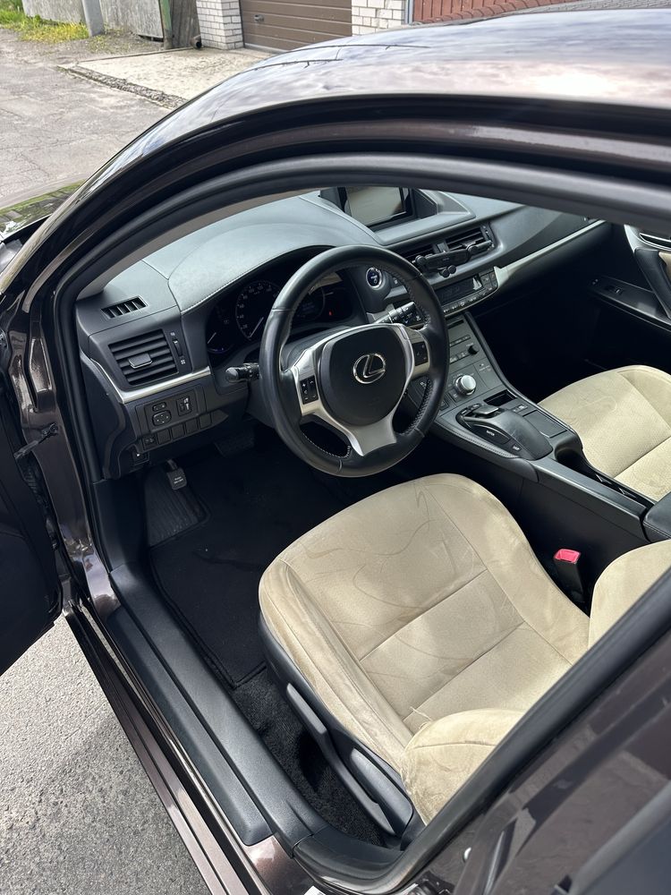 Lexus CT200H 2012 рік 1.8 гібрид