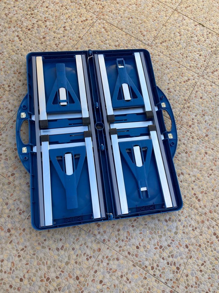 Conjunto de mesa e cadeiras portatil