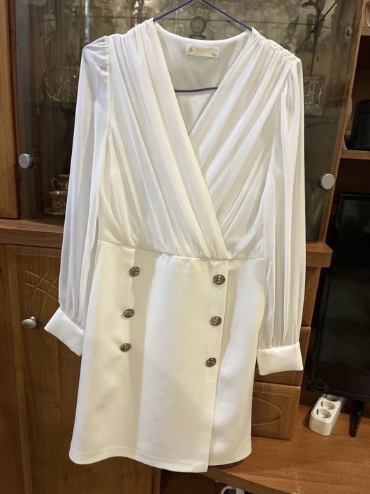 Сукня біла в класичному стилі,розмір М