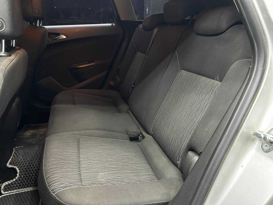 Opel Astra Sports Tourer 2013