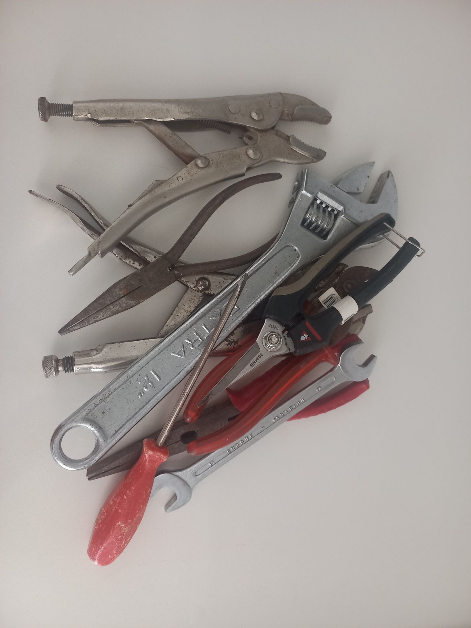 Vendo ferramentas variadas