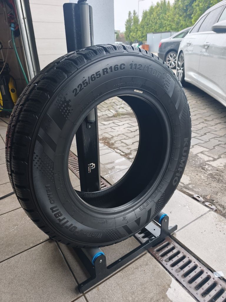 225/65/R16C opony zimowe bus jak nowe - kumho