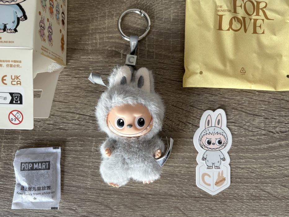 Оригінал Labubu - Pin for love брелок лабубу Pop Mart
