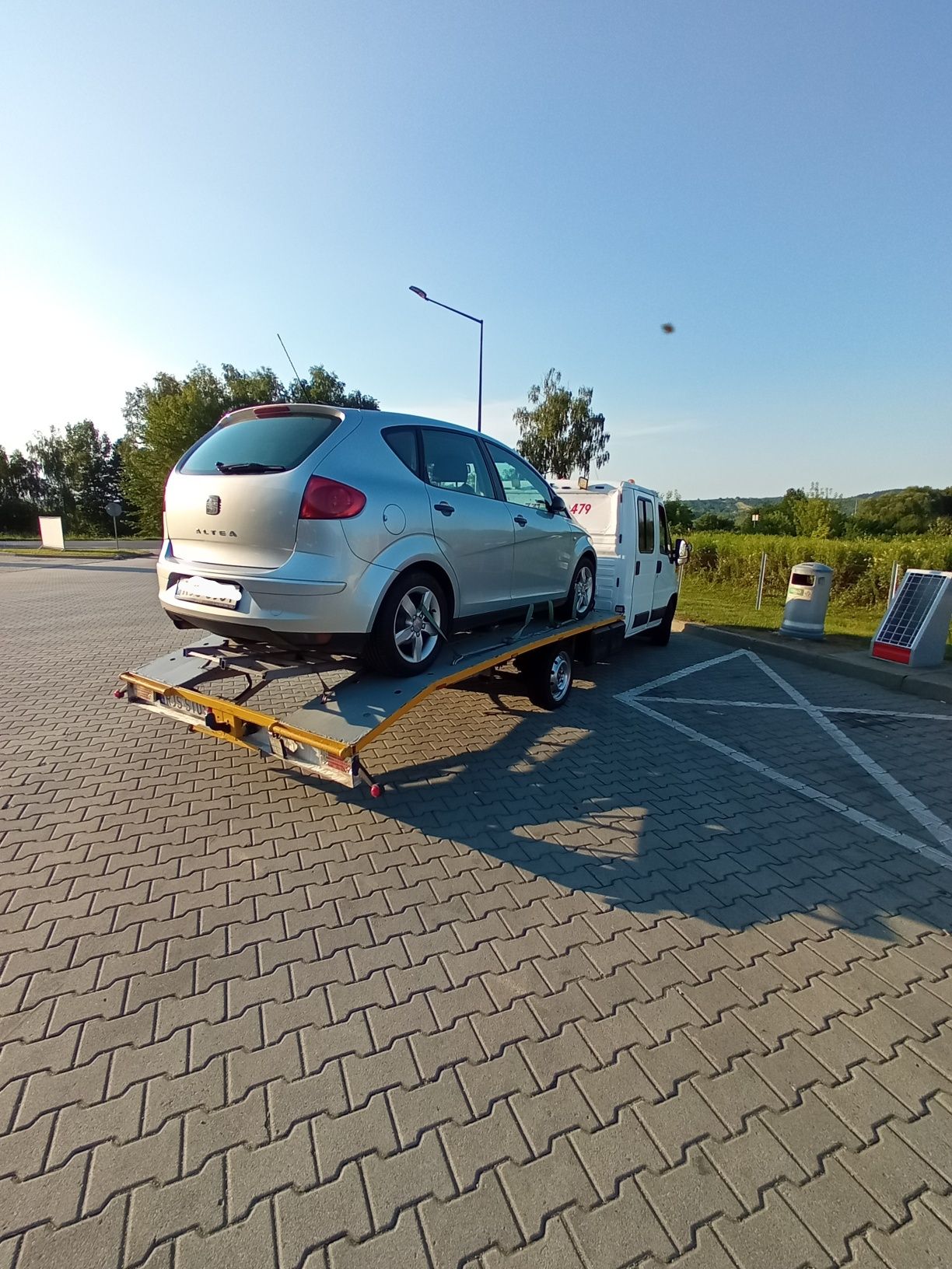 Autolaweta przewóz rzeczy transport pomoc drogowa