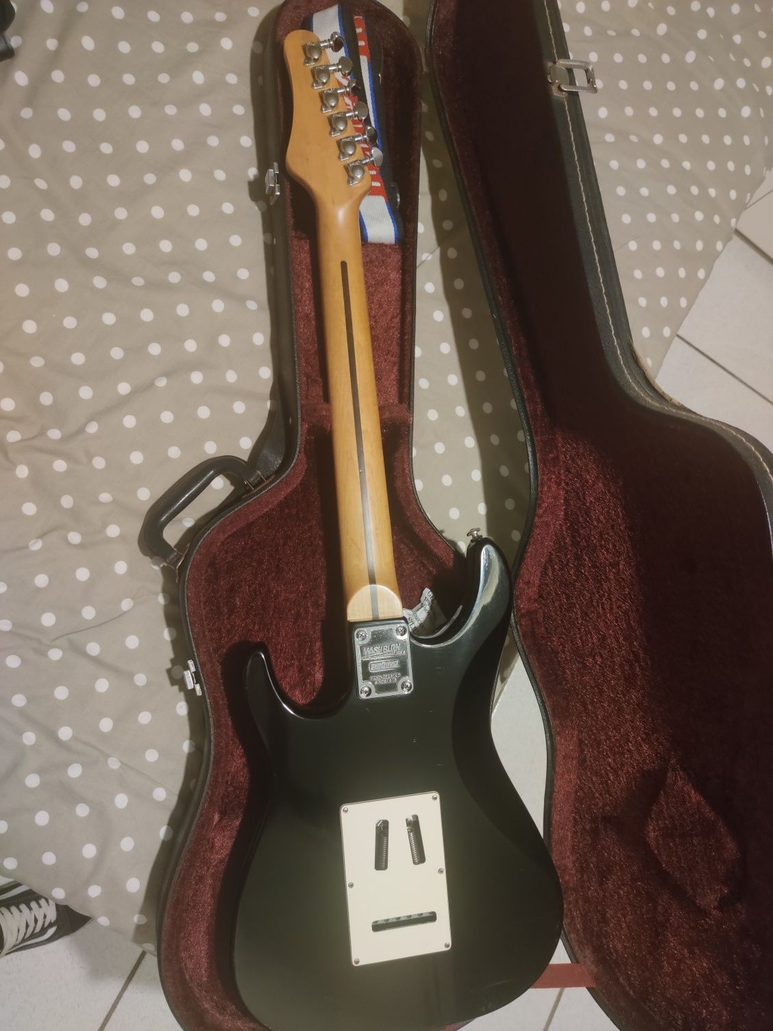 Guitarra Washburn Mercury mg230