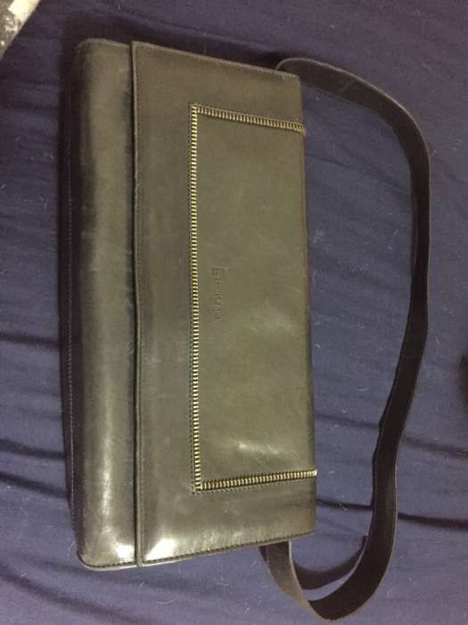 Carteira em pele
