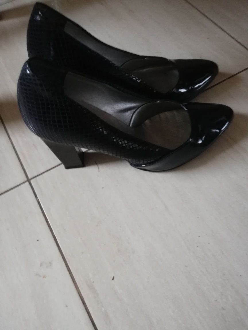 Buty granatowe zadbane