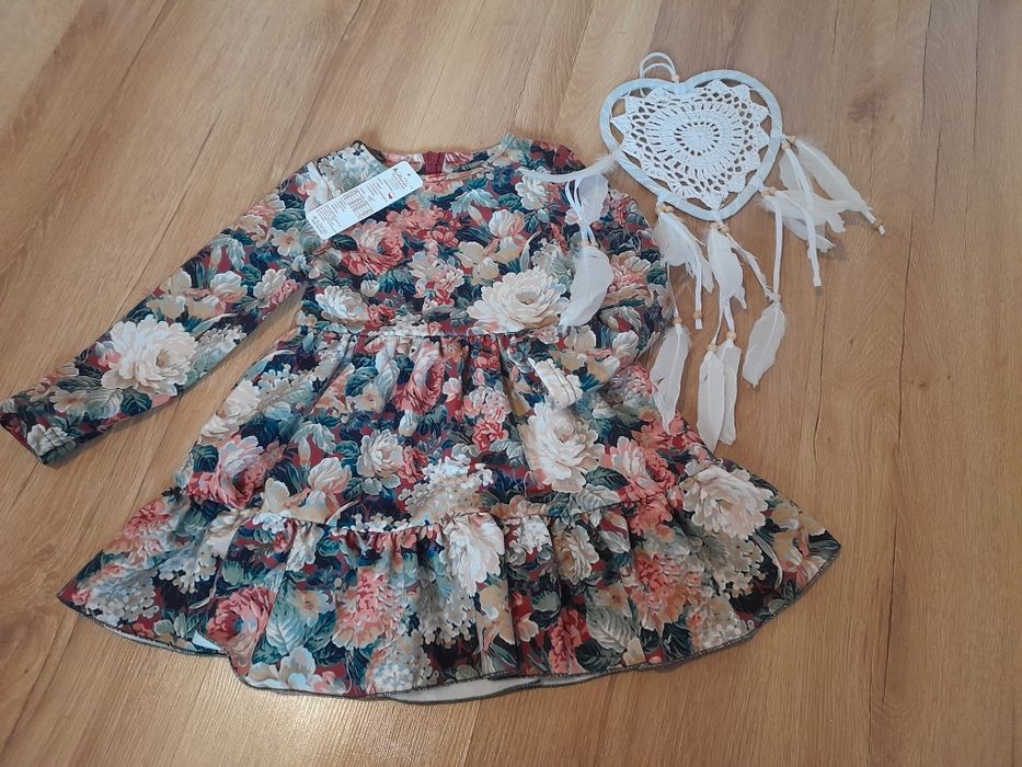 Sukienka w kwiatki kwiatuszki 110 dla dziewczynki nowa