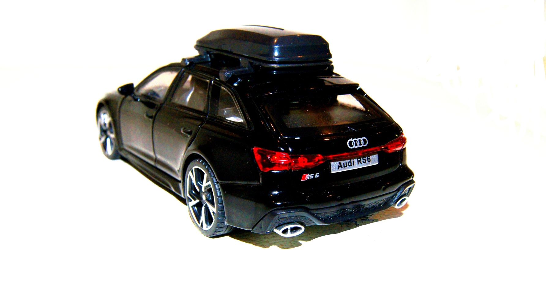 Model, resorak, auto Audi RS6 1:32 nowy, Promocja!!