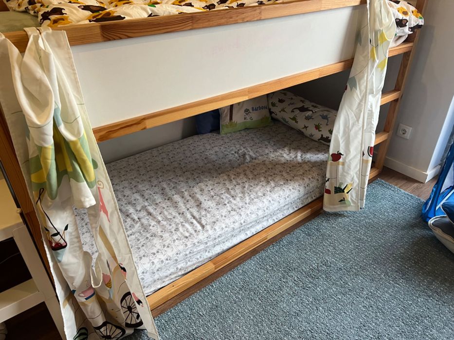 Cama e mesa infantil