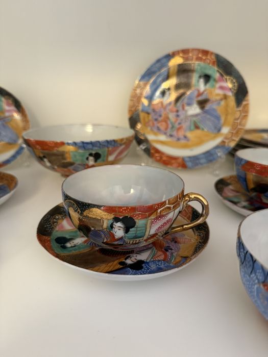 Conjunto de cha Japones (5 chavenas e pires + pratos de sobremesa)