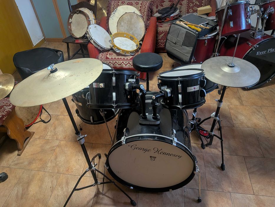Perkusja Gearge Hennesey -  bardzo ładny stan