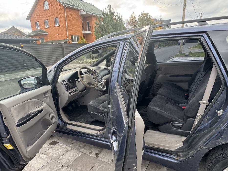 mitsubishi grandis 2004 рік