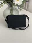 Clutch preta Roberta Molemaar