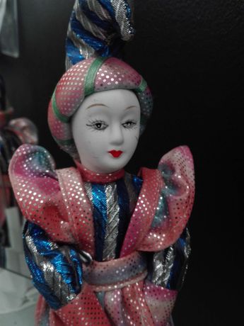 Stara lalka porcelanowa błazen  26 cm