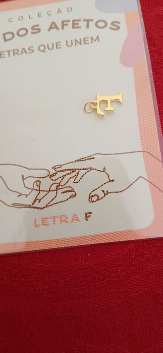 Letra F, da coleção Fio dos Afetos, nova