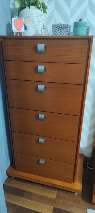 Camiseiro em cerejeira