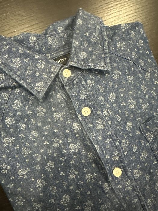 Camisa de ganga com flores