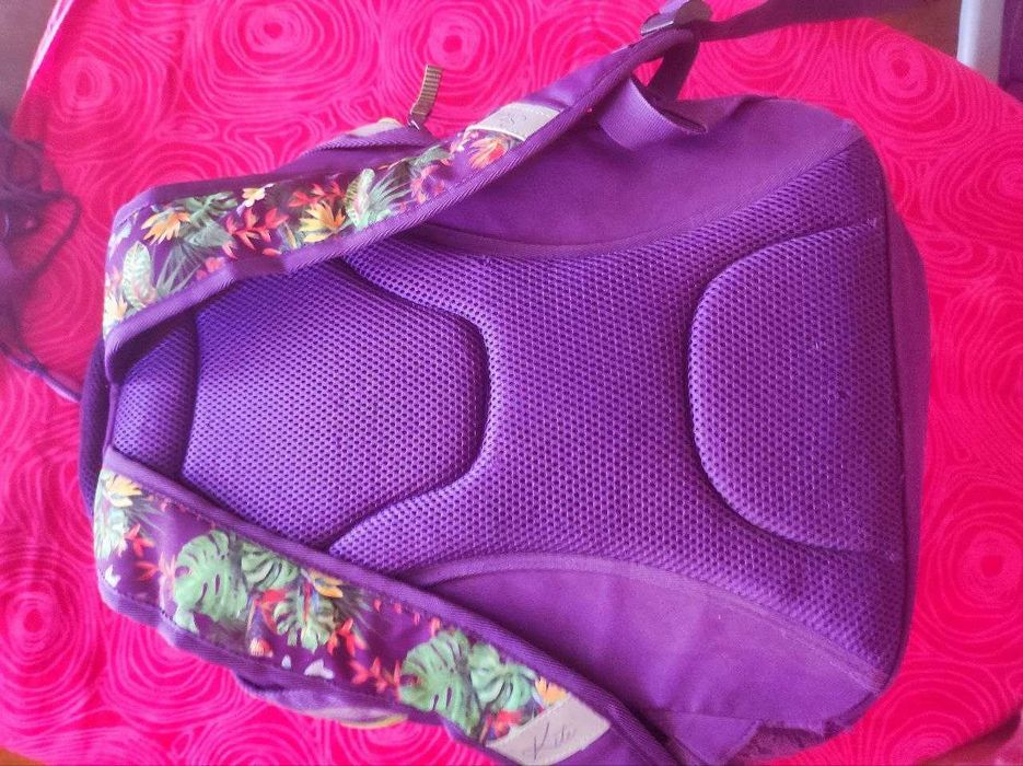 Продам рюкзак Kite з папугою (шкільний, ортопедичний)