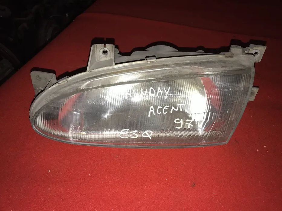 ÓTICA / FAROL DA FRENTE HYUNDAI ACENT