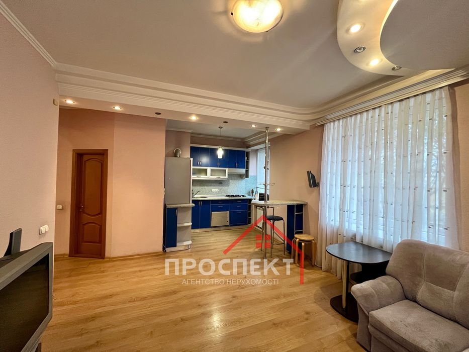 2-кімнатна на Університетській. Меблі + техніка