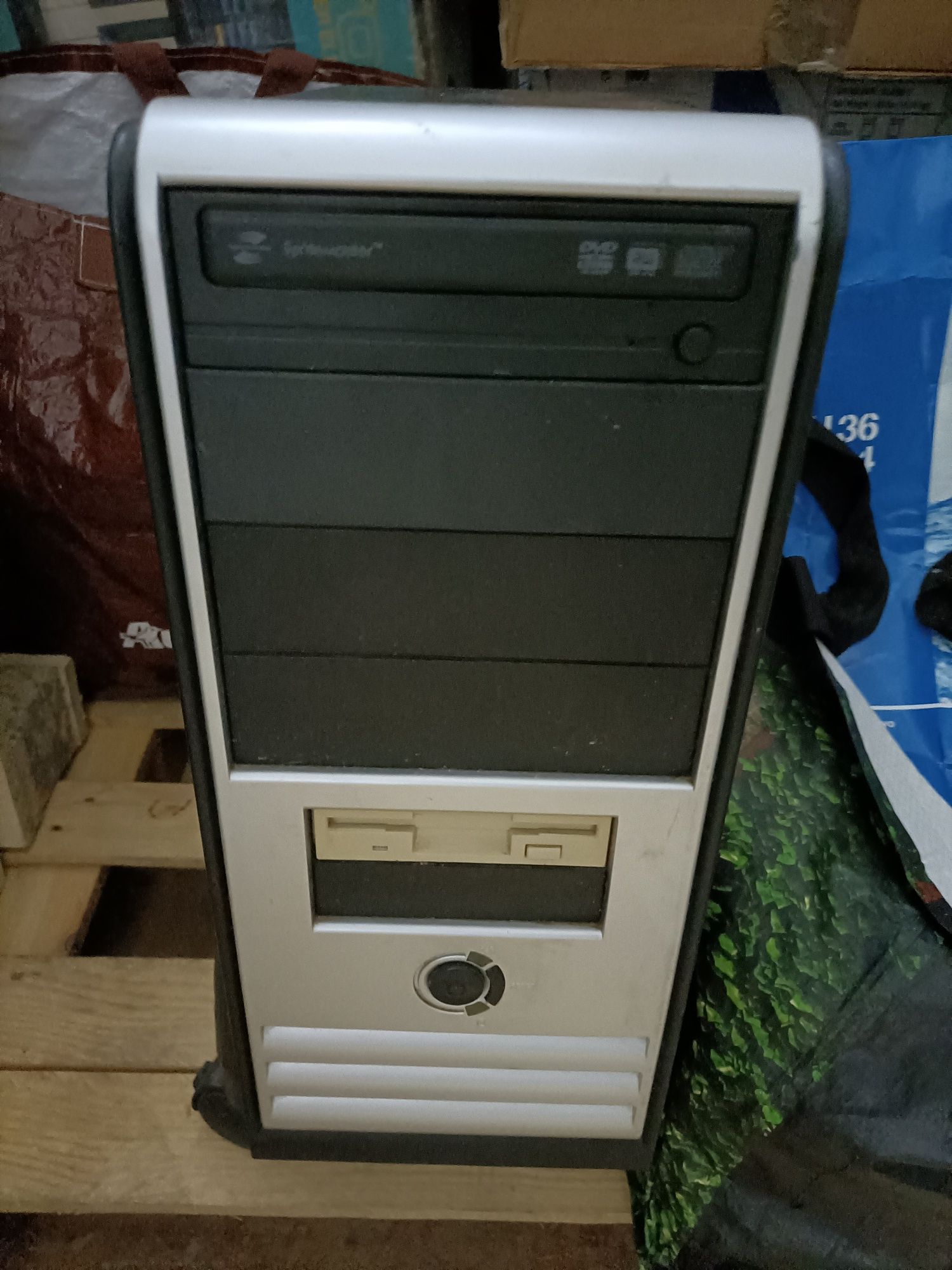 Torre de PC a funcionar
