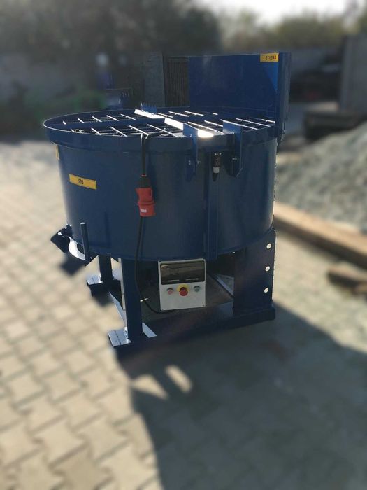 Elektryczna betoniarka planetarna 600L osłony zgarniacz transport