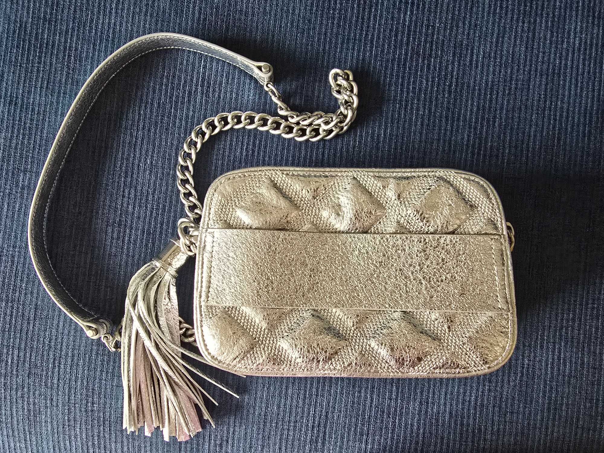 Skórzana torebka Guess Luxe (srebrna)