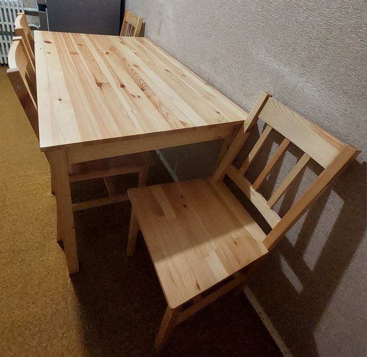 JUSK. Кухонний набір. Стіл + 4 стільці (стол кухонный со стульями).