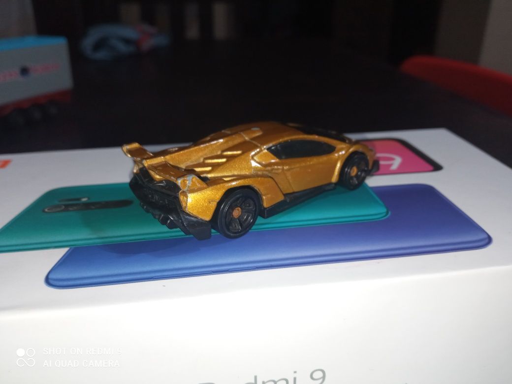 Lamborghini Veneno hot wheels złote