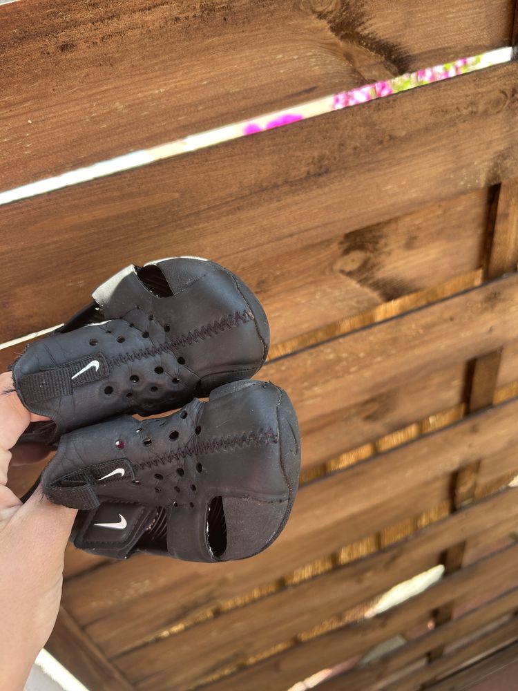 Sandalki Nike czarne rozmiar 22 dla chłopca lekkie buty do wody