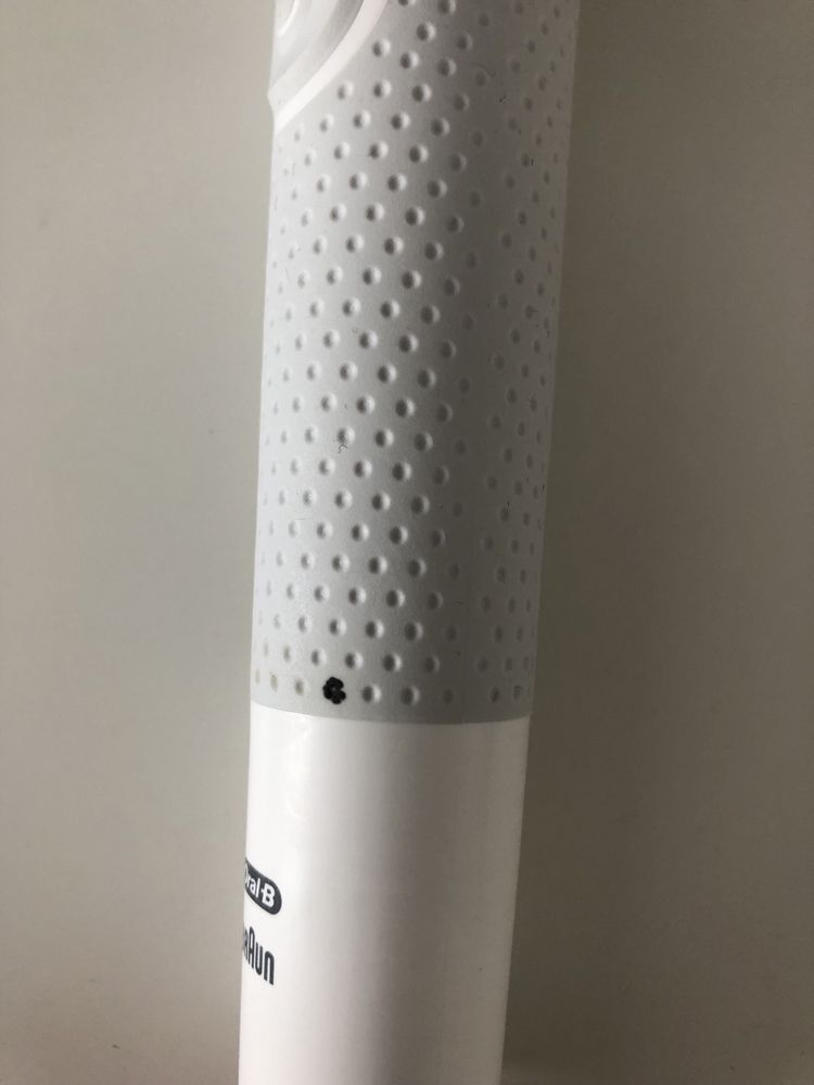 Szczoteczka elektryczna oral b vitality 100 biała