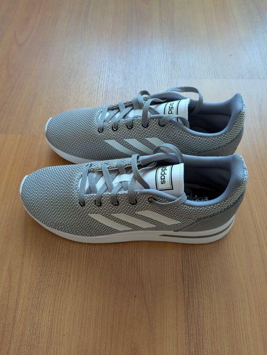 Adidas Run 70s в білому кольорі розмір 44.7