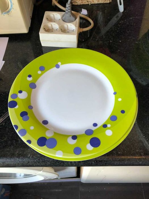 prato de refeicao verde colorido