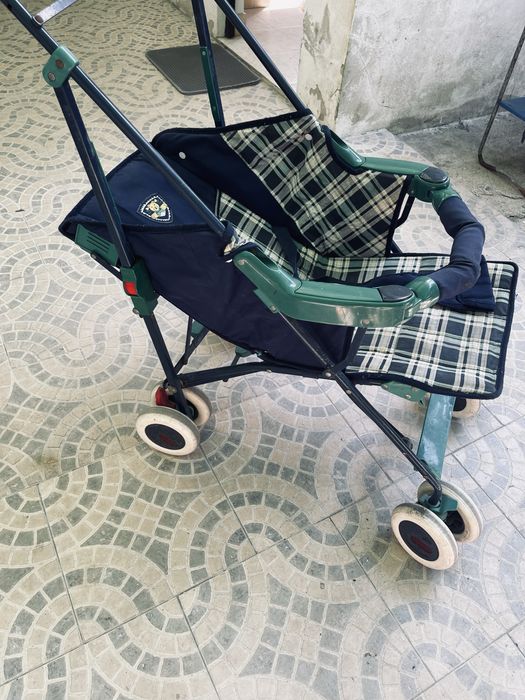 Vendo carrinho de bebê tipo guarda-chuva