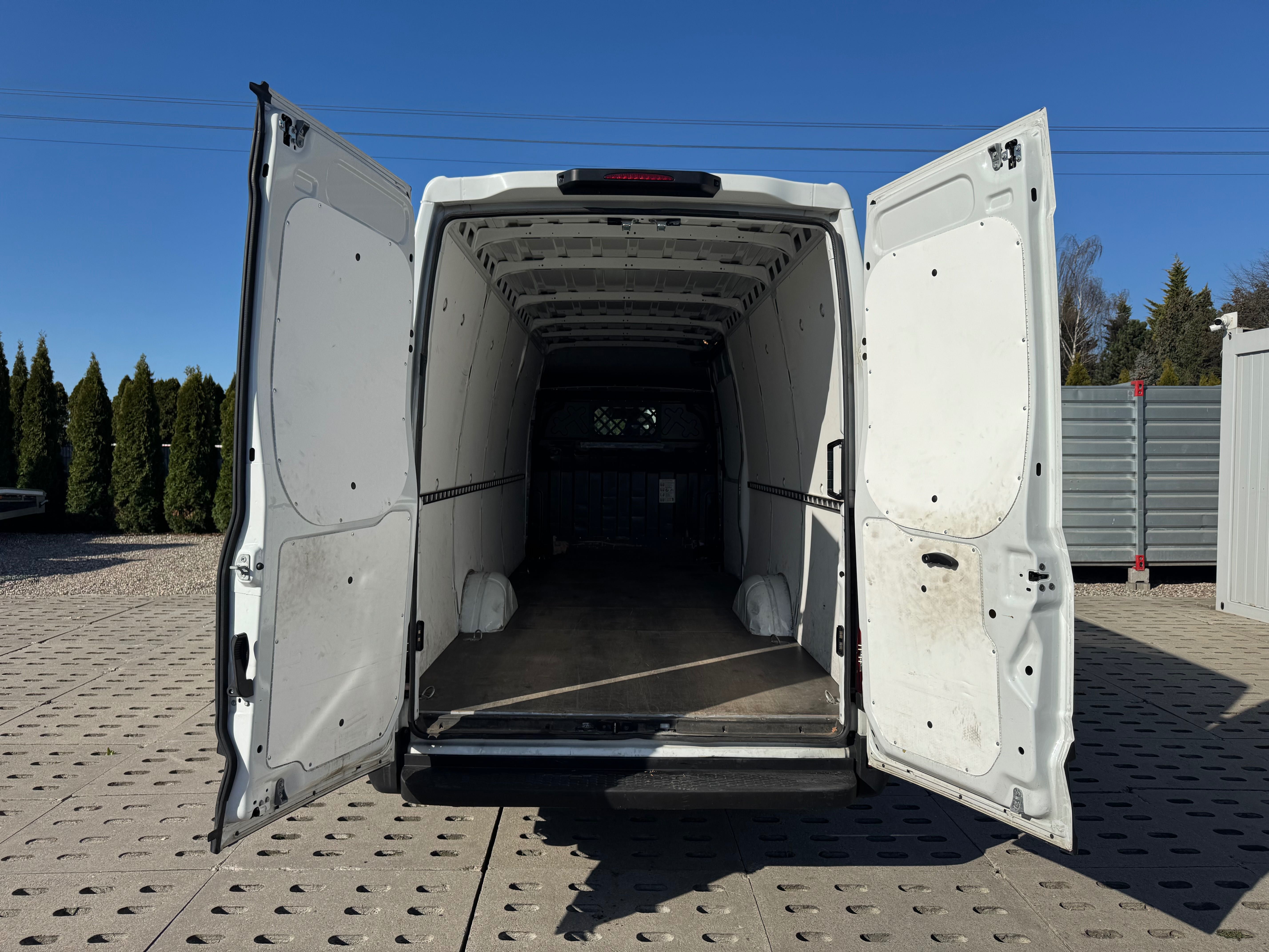 Wynajem I Bus dostawczy I Iveco Daily I L4H2 I Poznań