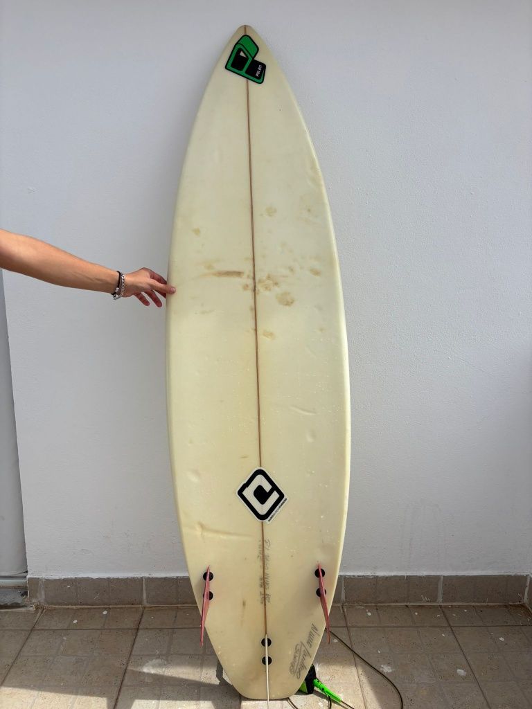 Prancha Surf 5'11" com Capas