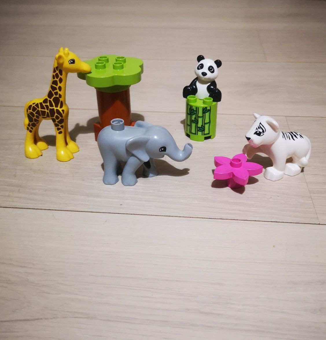 Zestaw klocków LEGO DUPLO. Małe zwierzątka. 10904. Wiek 2+.