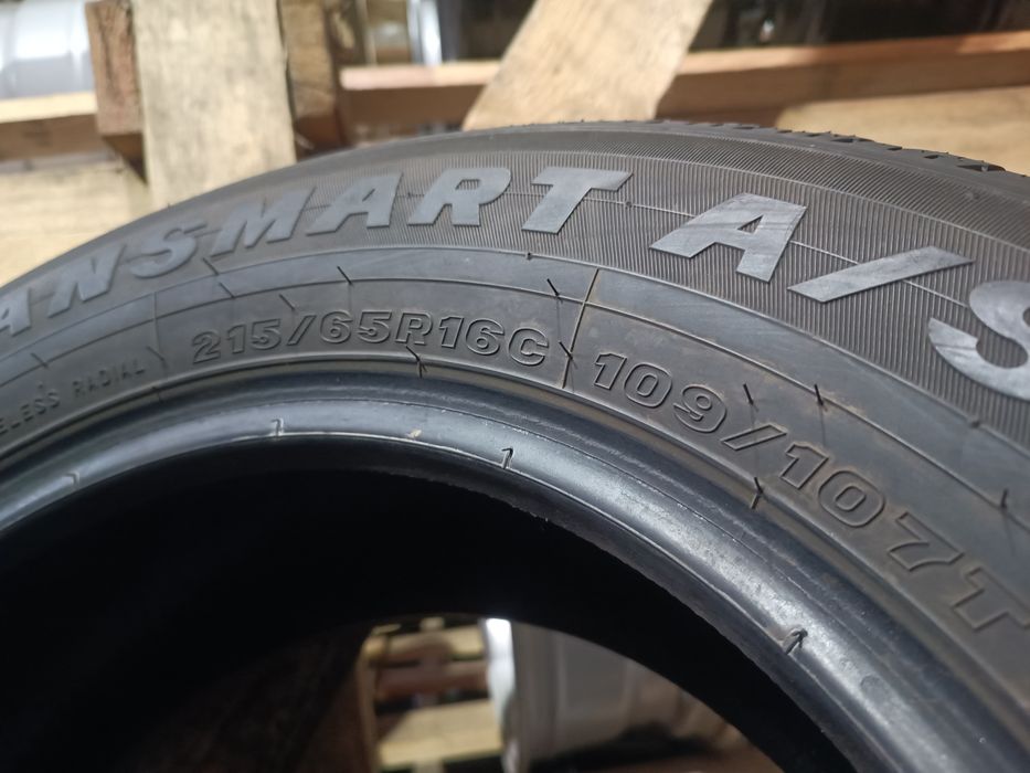 Майже нові всесезонні шини MAXXIS 215/65 R16 C резина Р16 С