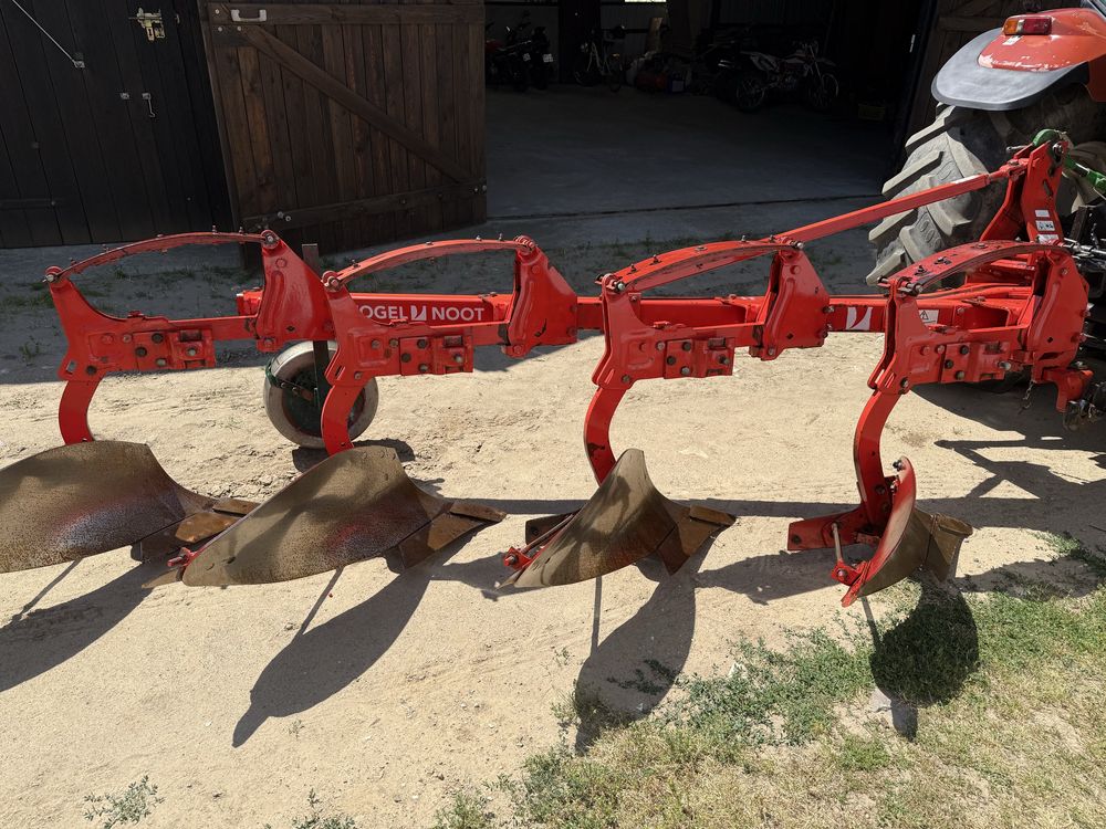 Pług 4 skibowy Farmer3S