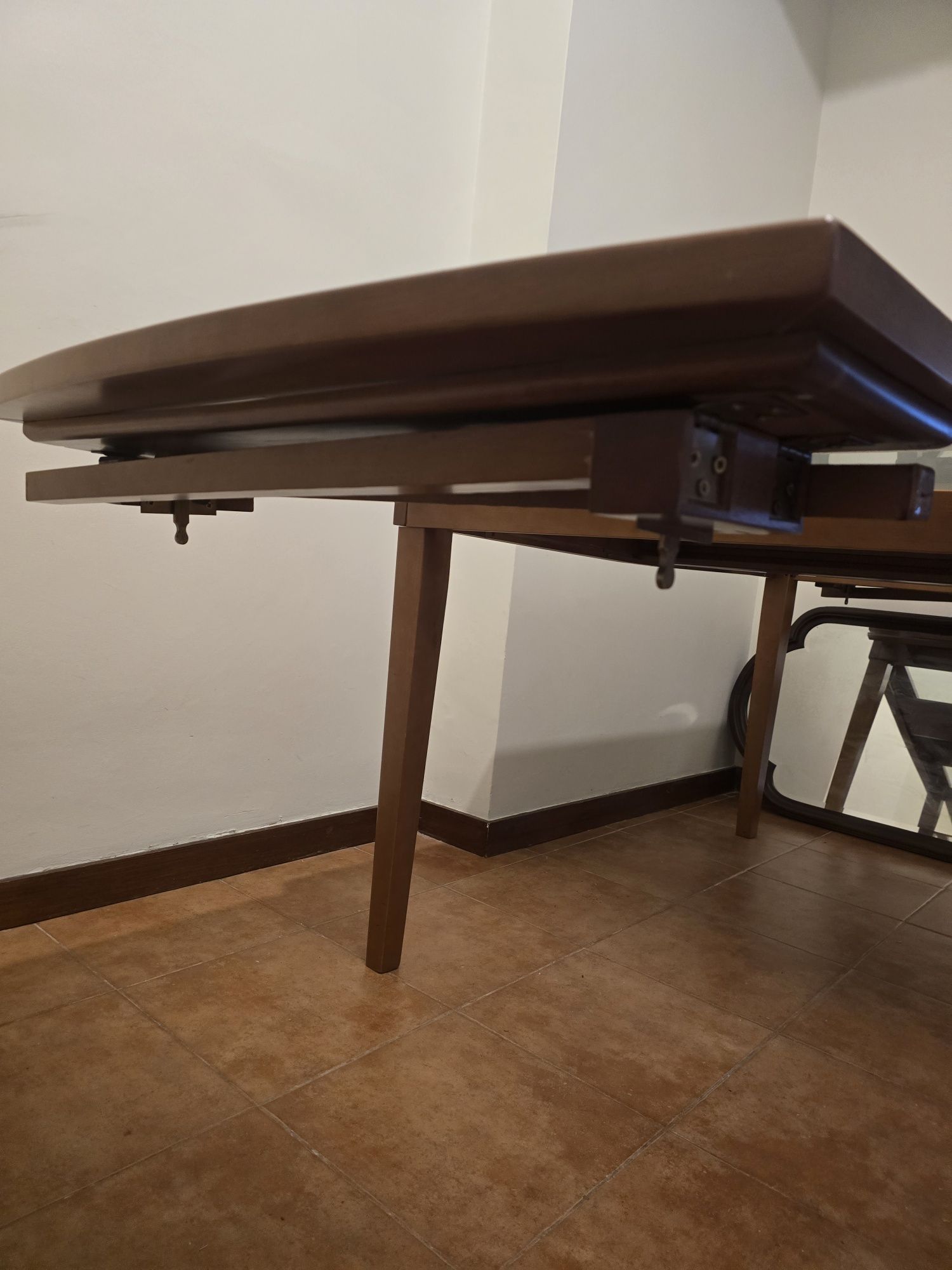 Mesa de Jantar extensível em madeira e vidro