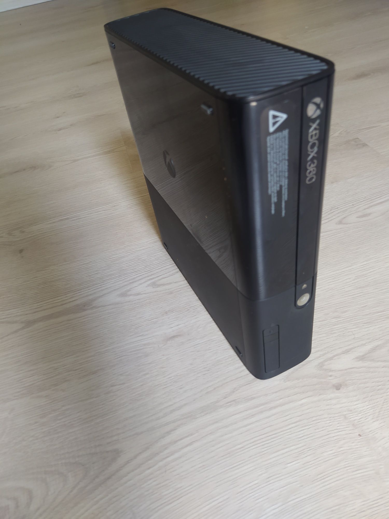 Консоль Xbox 360E 500GB