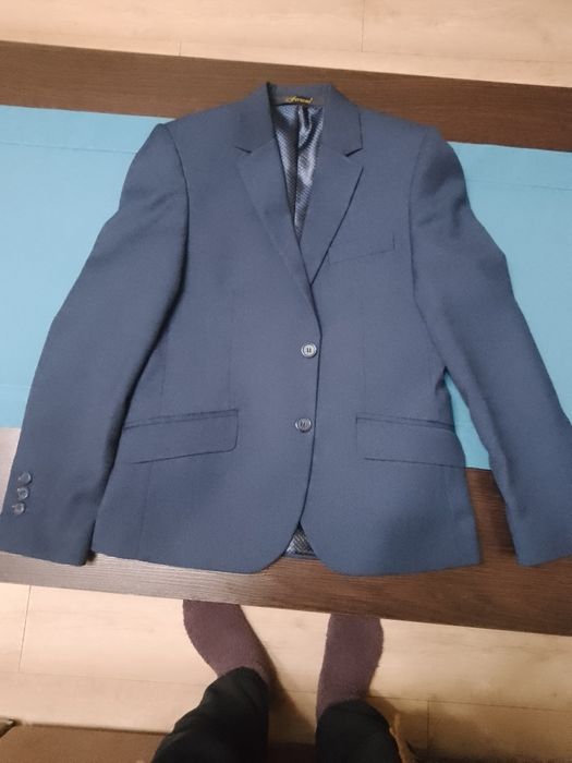 Garnitur komunijny Ferrano fashion r 134, ale wypada na większy, grana