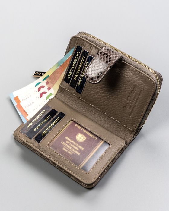 kompaktowy portfel damski z egzotycznym wzorem - peterson