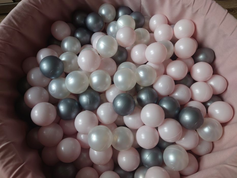 Suchy basen kojec piłeczki