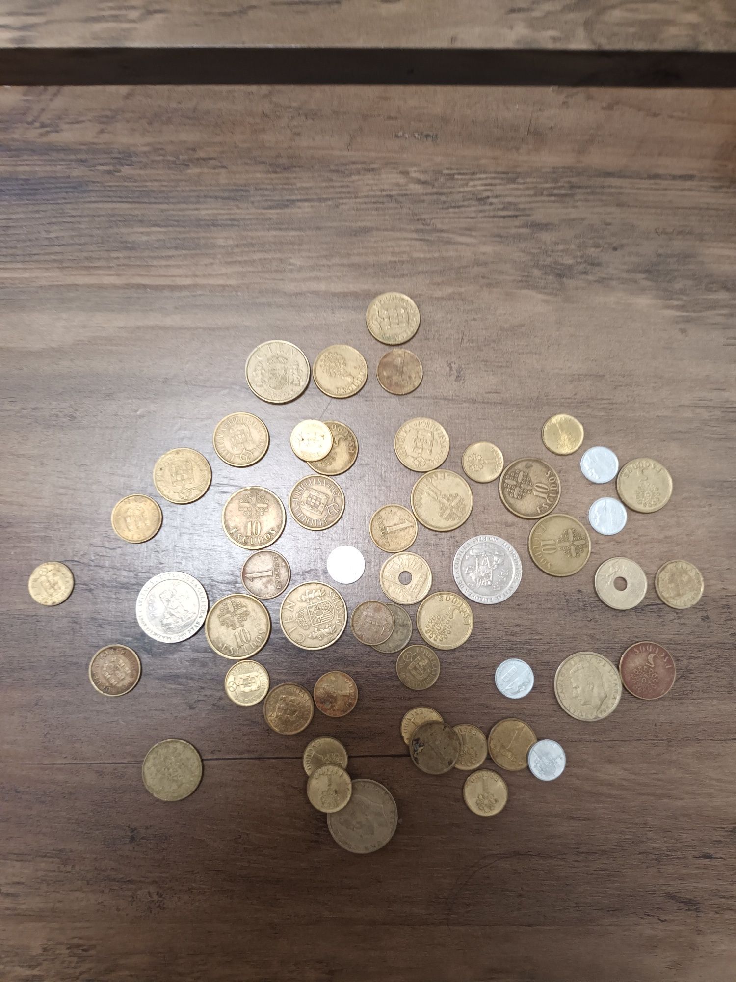 Moedas antigas escudo e pesetas