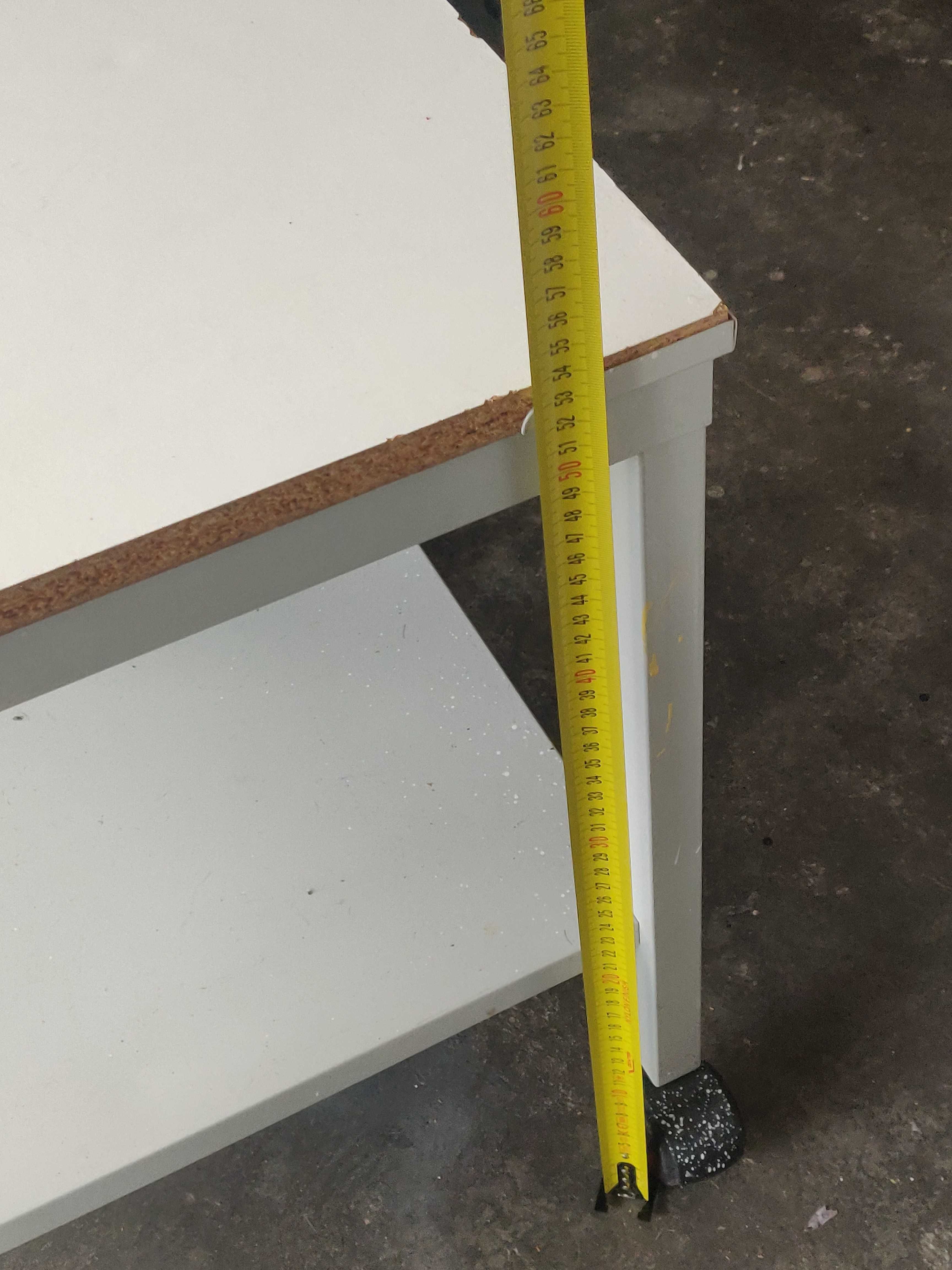 Mesa pequena branca