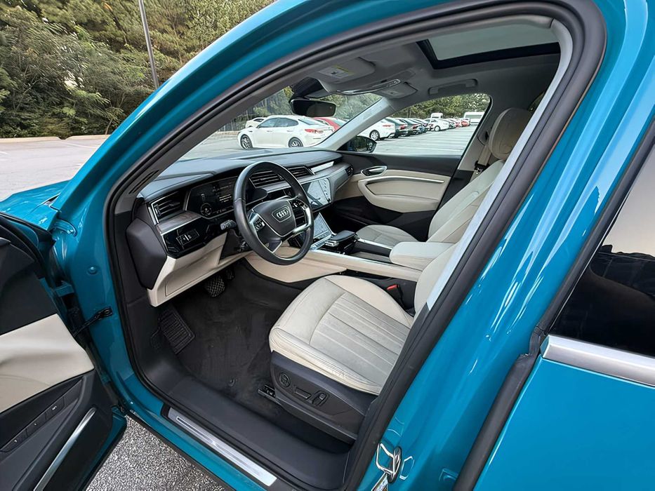Audi e-tron quattro      2019