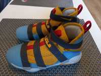 Buty do koszykowki dla dzieci Nike Lebron James Rozm Euro 35 22cm