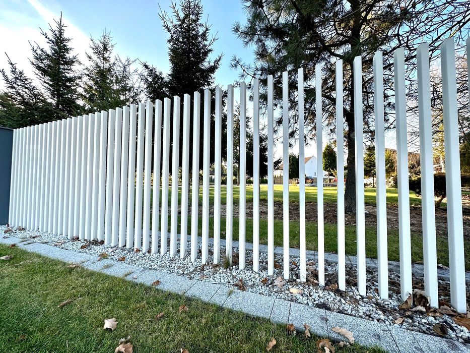 Ogrodzenie grzebieniowe nowoczesne profile pionowe